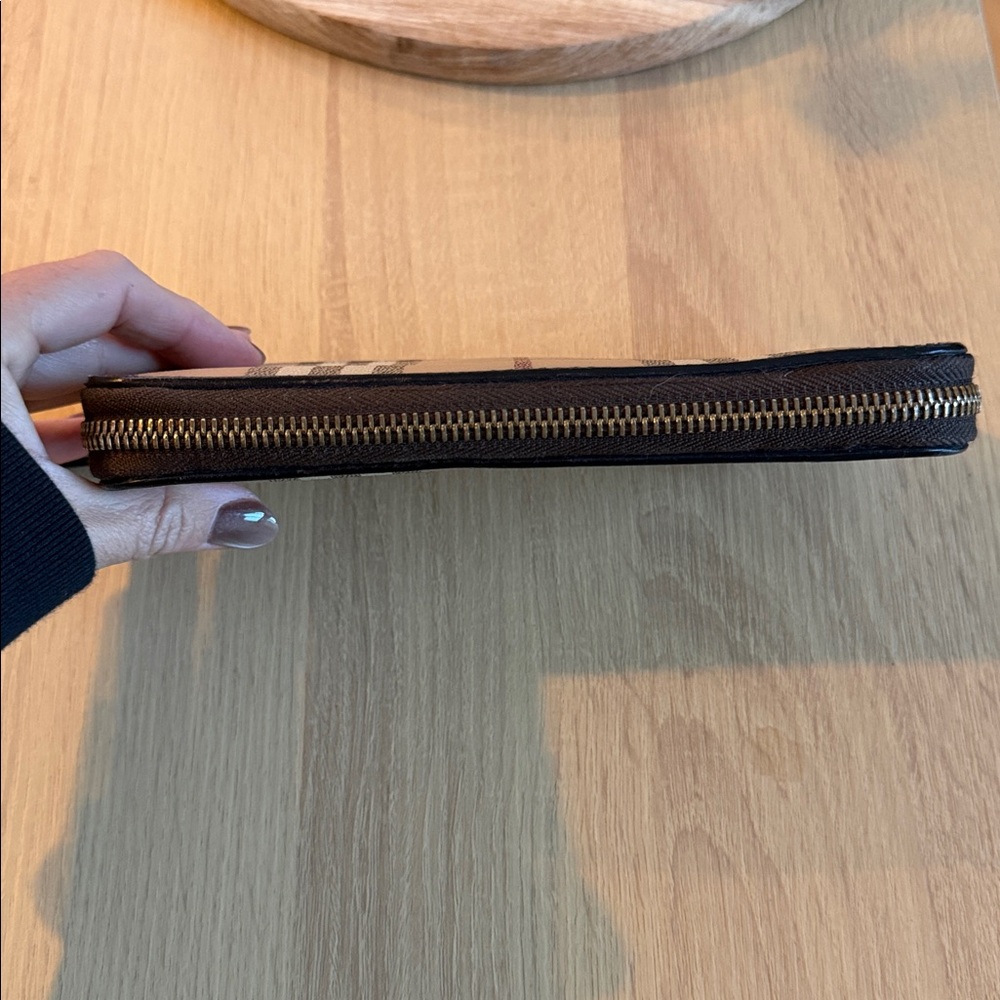 Burberry Novacheck Zip Wallet - Picture 4 of 10